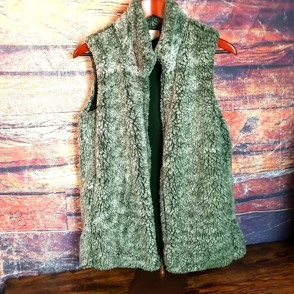 Fantastic Fawn | Faux Shearling Sherpa Vest - Picture 2 of 8
